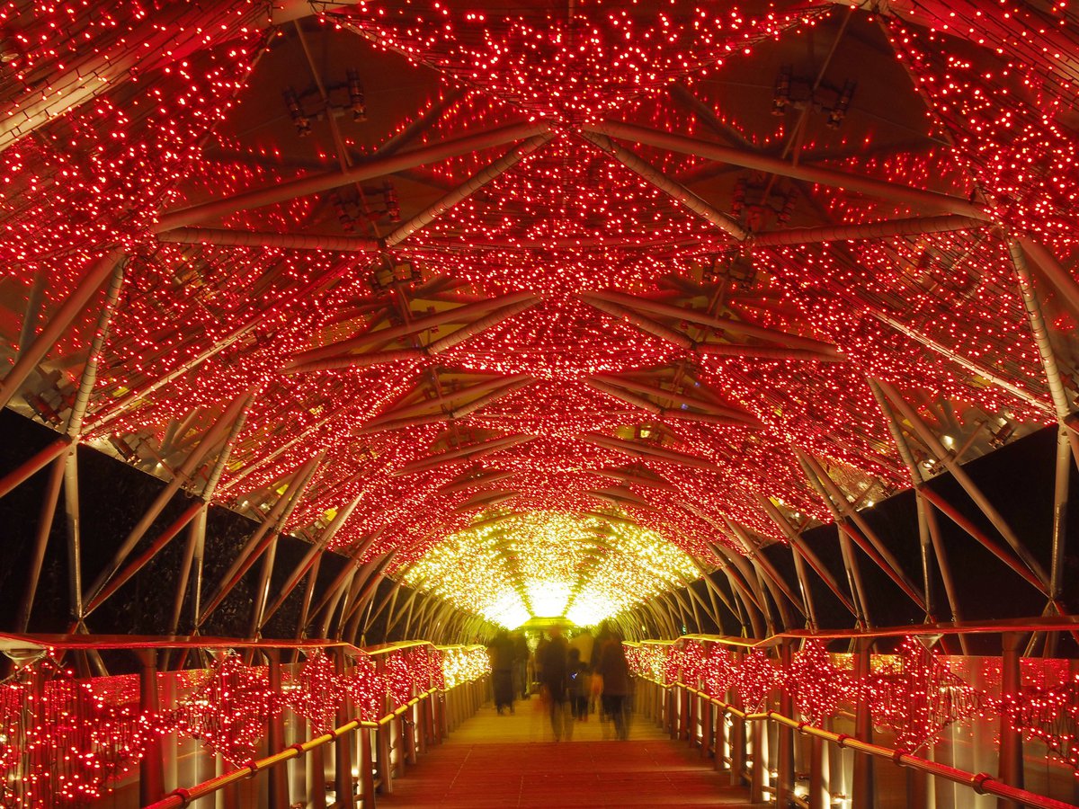 クリスタルロードのイルミネーション