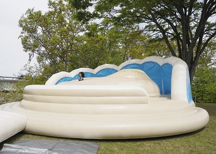 大型エア遊具4月28日(2).JPG