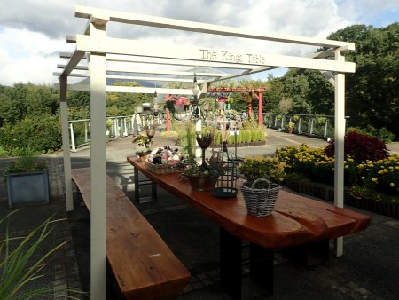 2025.9.11 (西館テラス・王様の食卓).JPG