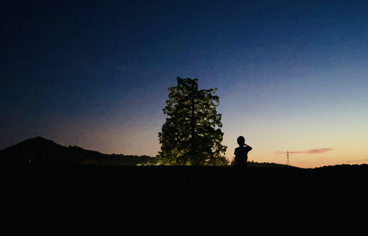 夕暮れる夏の夜の始まり