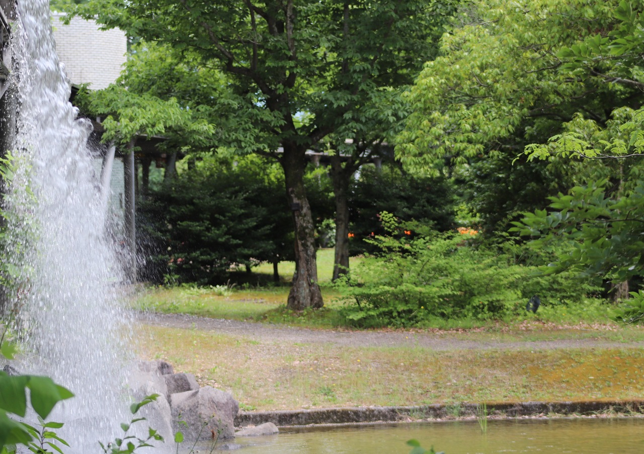 静寂のなかの水音